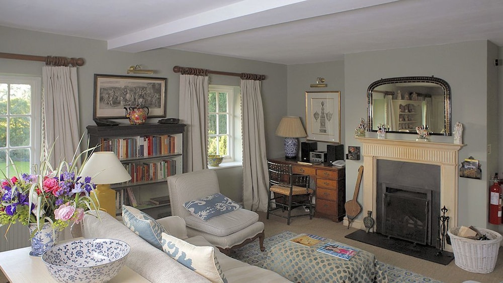 Cheltenham Cottage — 5-Star Luxury Hotel in Chipping Norton, United Kingdom