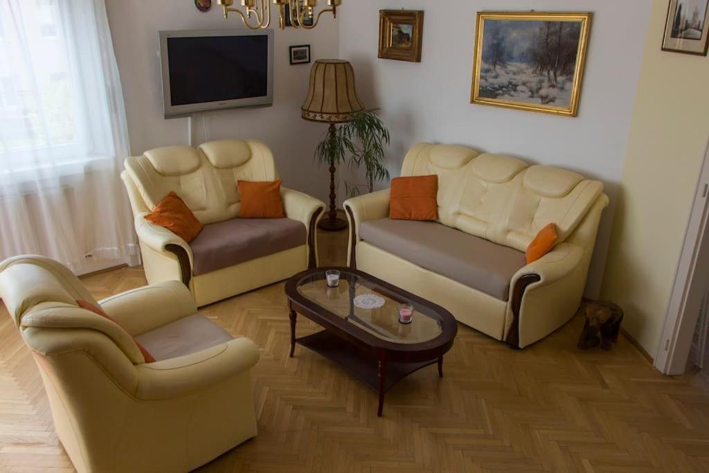 Karolina Apartman — 4-Star Luxury Hotel in Gyor, Hungary