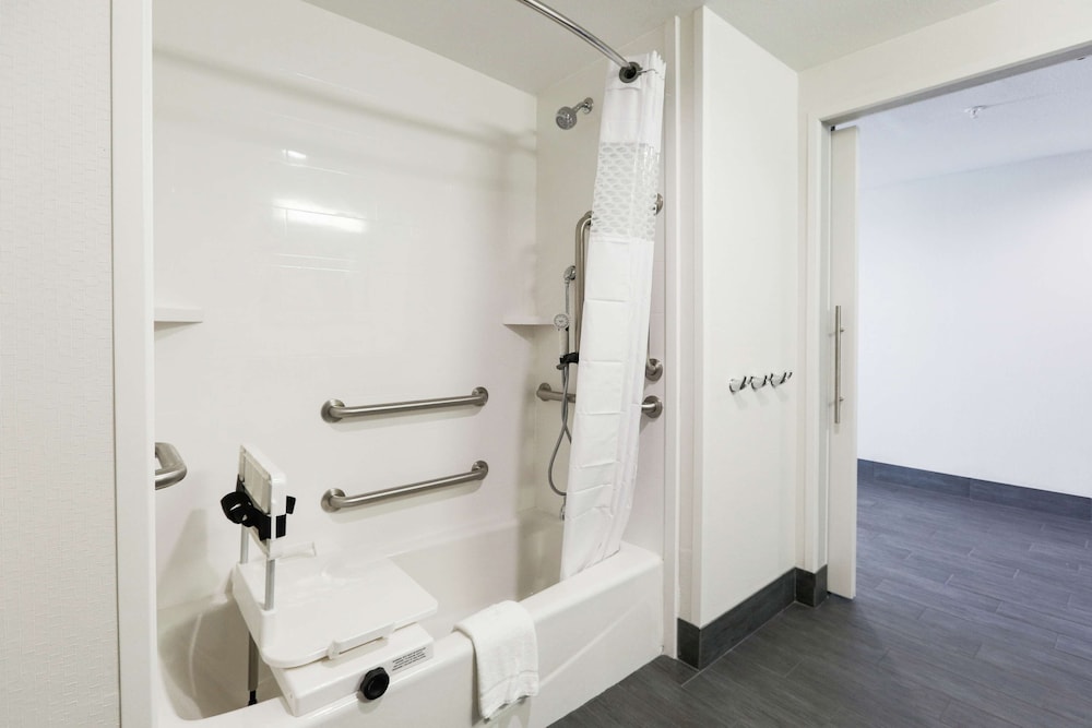 Hampton Inn El Reno - photo 35