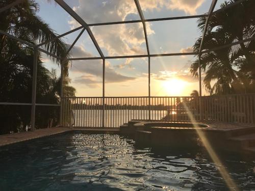Villa Madison Lakefront pet friendly elec heated pool home w spa and Western exposure SWFL Rentals — 4-Star Luxury Hotel in Cape Coral, United States