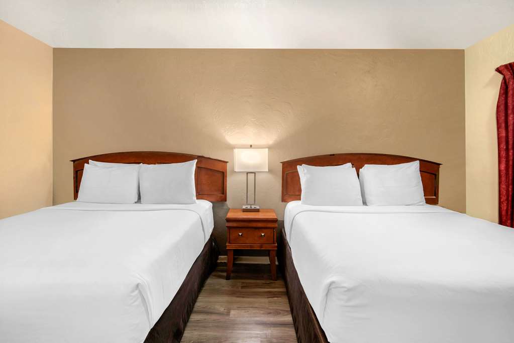 Econo Lodge Inn & Suites Durango - photo 15
