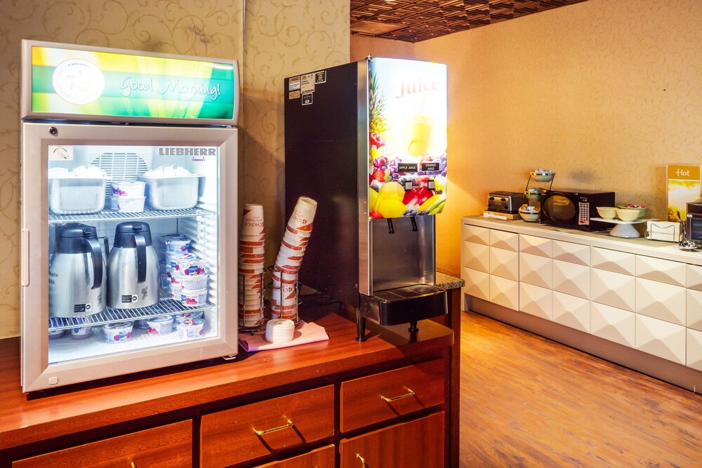 Econo Lodge Winter Haven East - photo 47