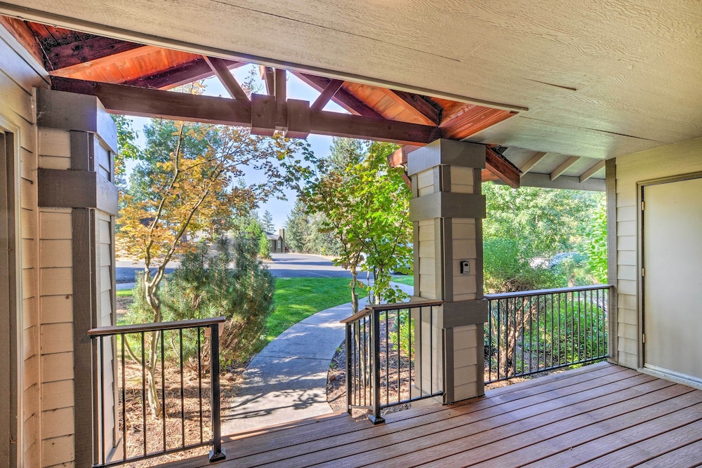 Bright Klamath Falls Townhome w Resort Perks - photo 14