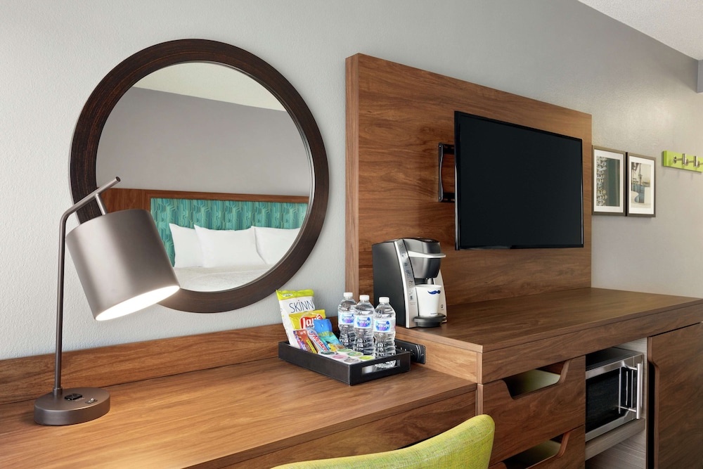 Hampton Inn & Suites Fort Lauderdale Airport - photo 6