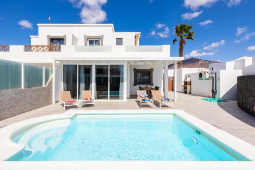 Villa Oscar — 4-Star Luxury Hotel in Playa Blanca, Spain