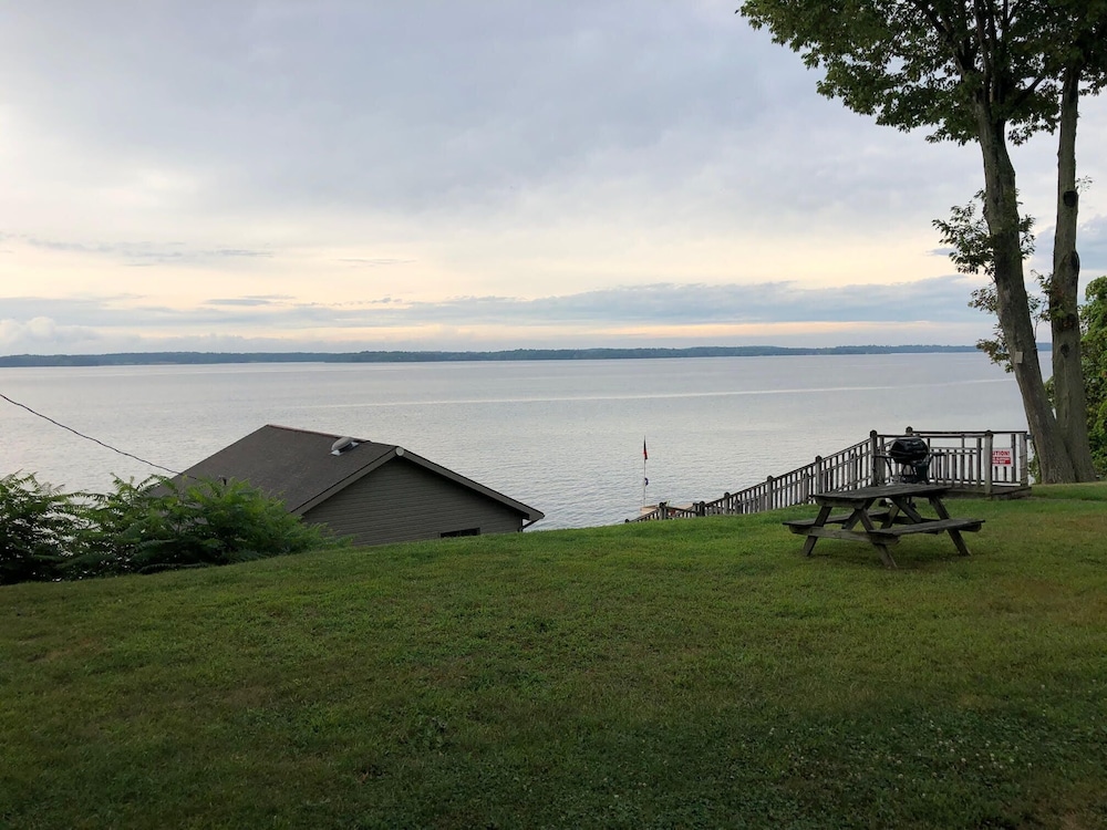 West Winds Motel & Cottages - photo 105