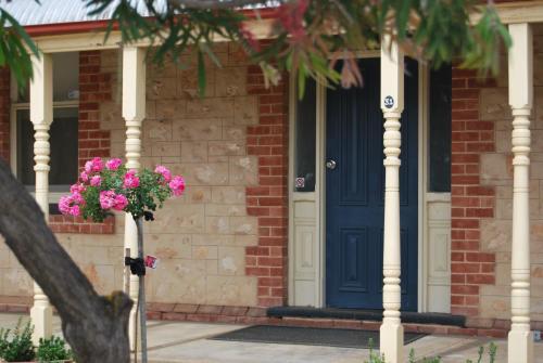 Jacaranda Cottage — 4-Star Luxury Hotel in Murray Bridge, Australia