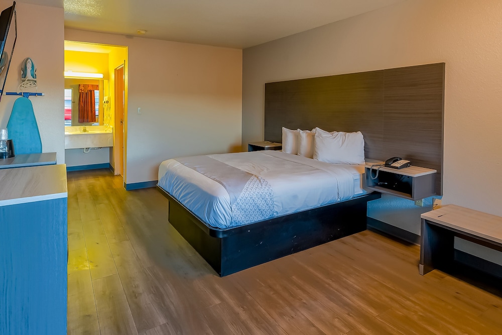 OYO Hotel Yoakum West - photo 19