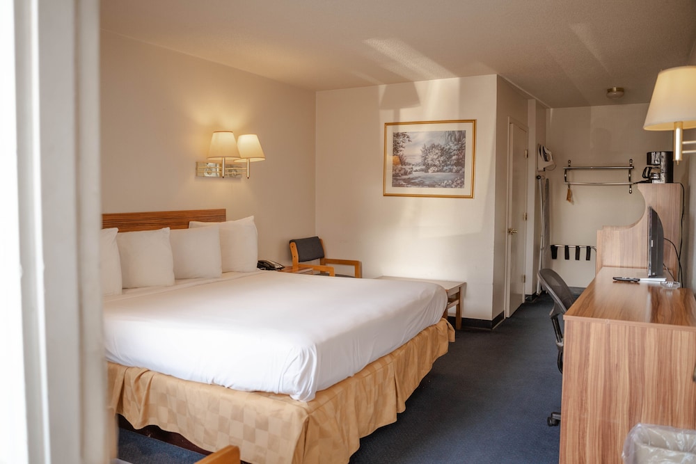 Haysville Express Inn - photo 6