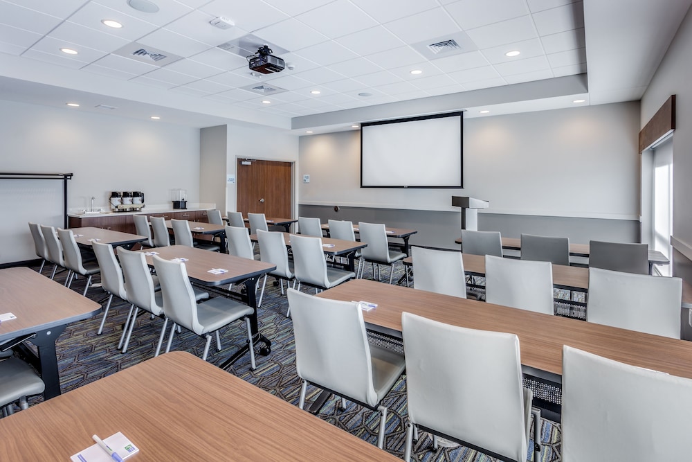 Holiday Inn Express & Suites Rice Lake by IHG - photo 37