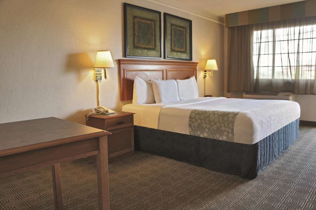 La Quinta Inn by Wyndham Albuquerque Airport - photo 14