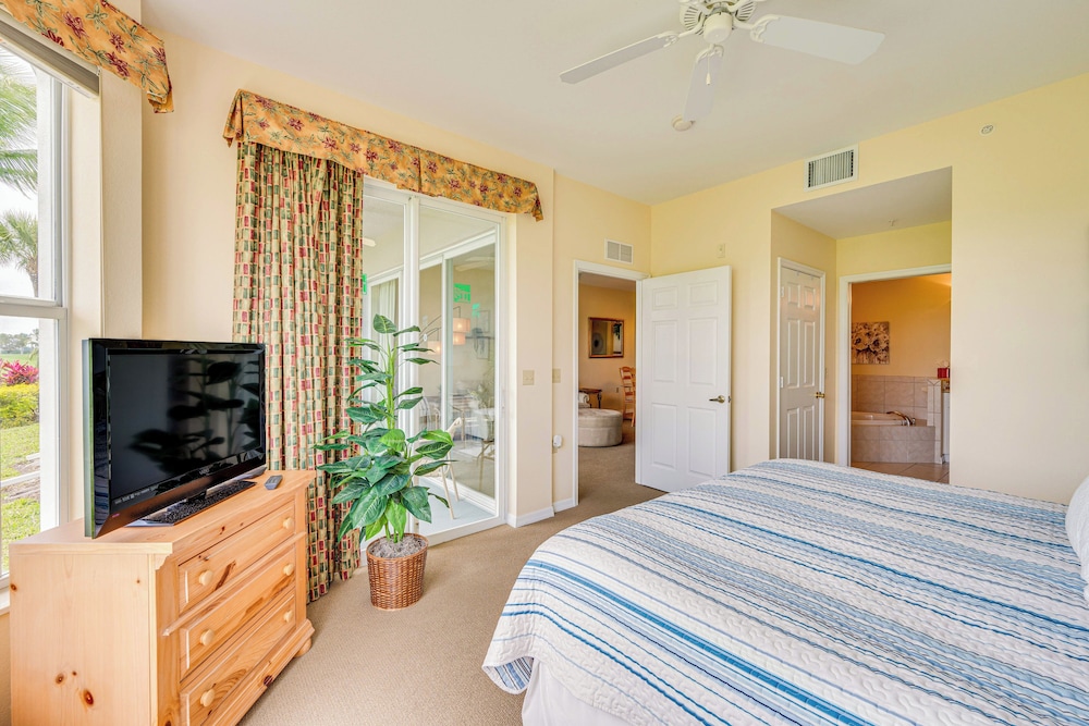 Naples Resort Condo on 2 Championship Golf Courses - photo 17