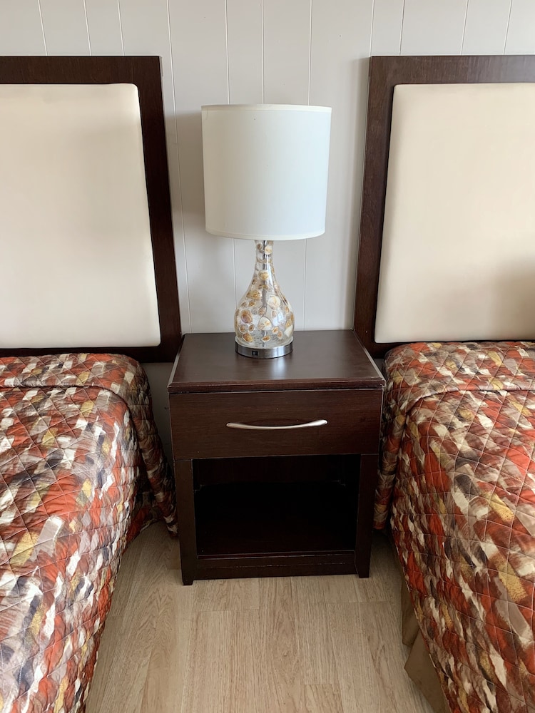 Cabana Motel - photo 8