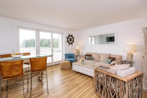 Apartment Seeblick _P7 A7 _ — 4-Star Luxury Hotel in Plau Am See, Germany