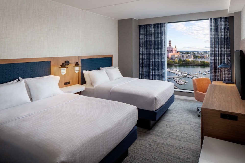 Hampton Inn Boston Seaport District - photo 14