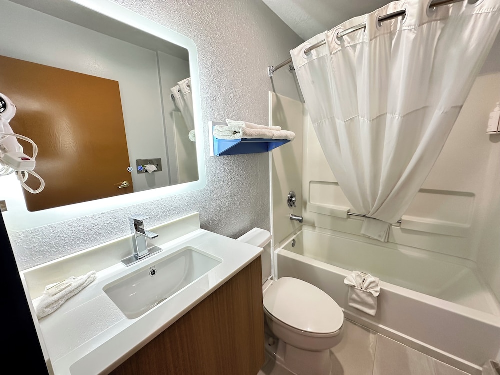 Microtel Inn by Wyndham Gallup - photo 21