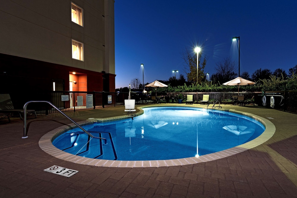 Hampton Inn Statesville - photo 2