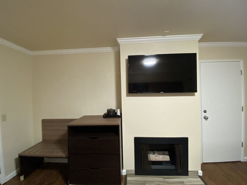 Beachwalker Inn and Suites - photo 2