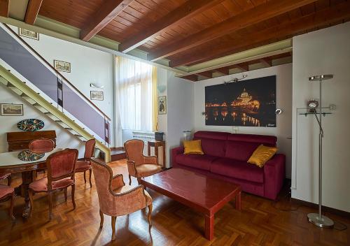 Crimson Guest House — 4-Star Luxury Hotel in Rome, Italy