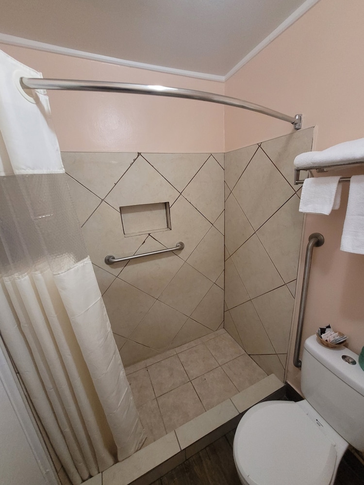 Economy Inn Sylva - photo 27