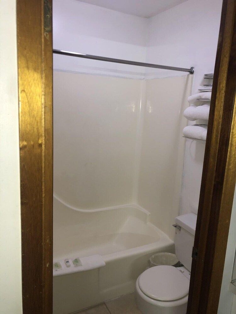 Big 12 Motel Broken Bow NE - photo 21