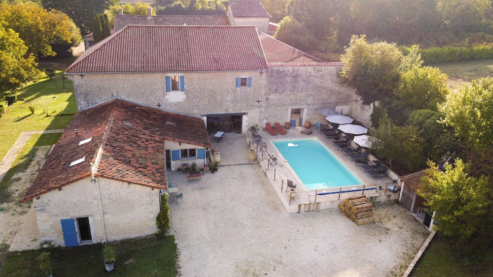 Le Patio Bleu — hotel in Saint-Romain-De-Colbosc