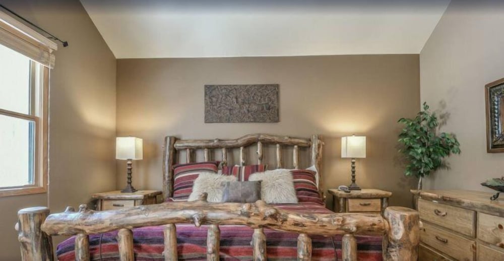 Family friendly 3 Bedroom Vacation Rental in West Keystone Resort Along the Snake River With Pool and Hot Tub - photo 6