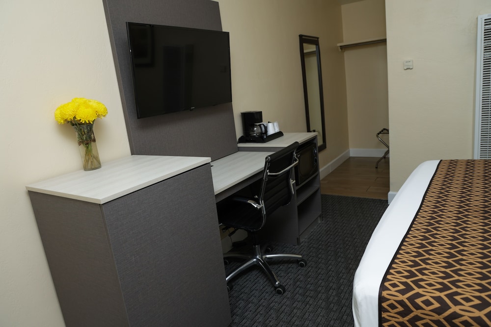 Silver Surf Motel - photo 44