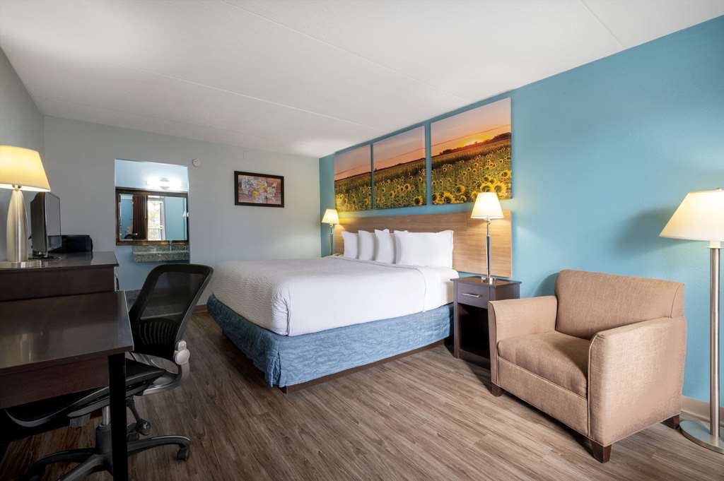 Days Inn By Wyndham Perrysburg Toledo — Perrysburg