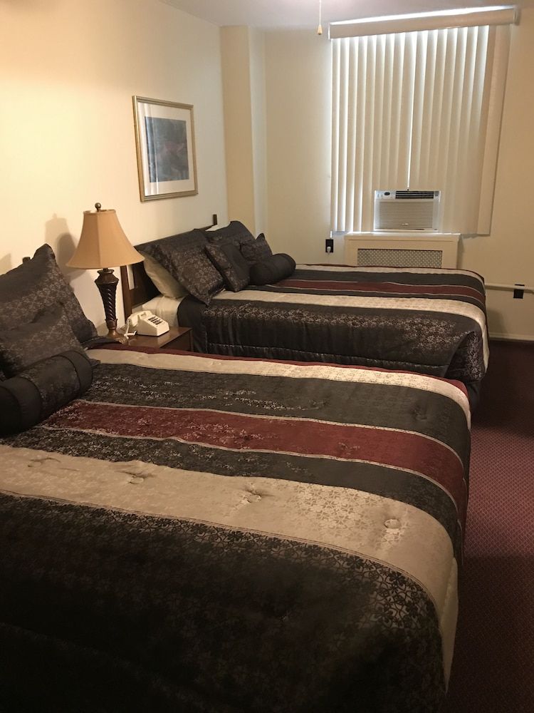 The Mountaineer Hotel - photo 13