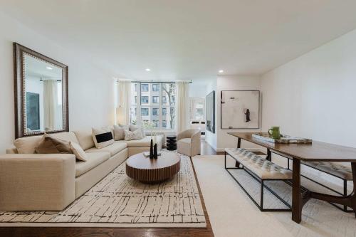 Designer Home in Diplomat District — 4-Star Luxury Hotel in New York City, United States