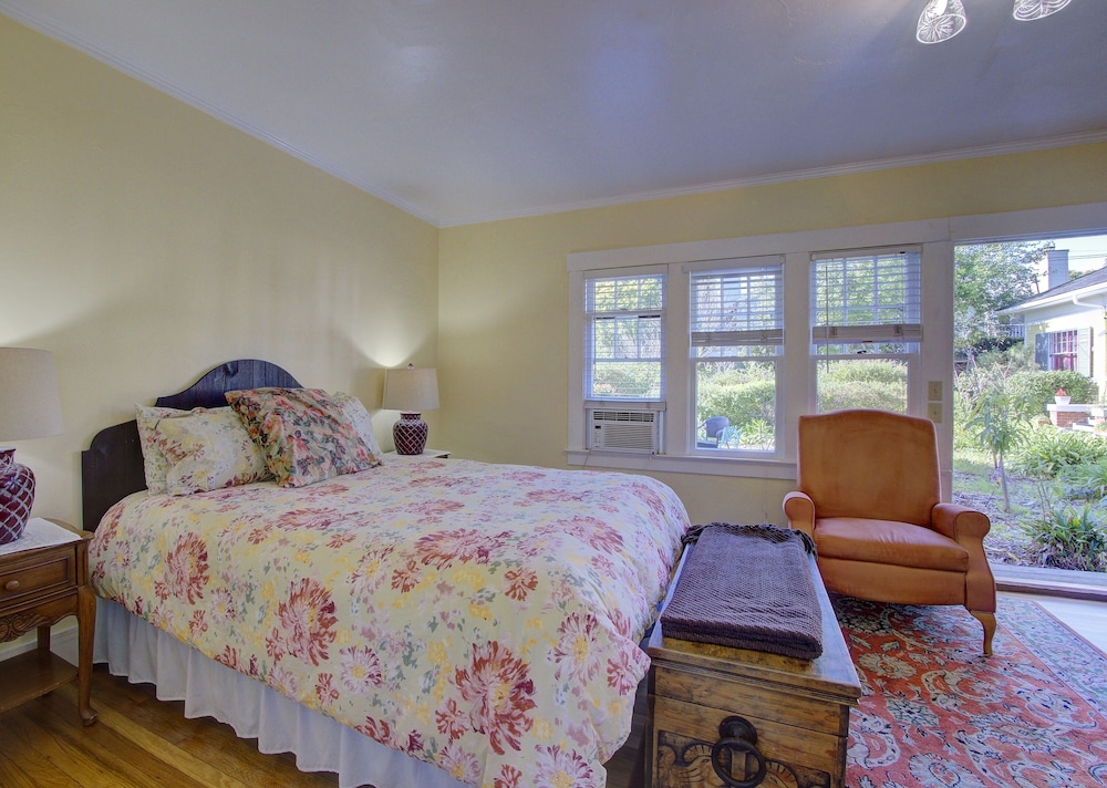 Secret Garden Inn and Cottages - photo 82