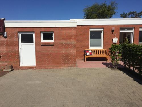 Bungalow In Strandnähe — 4-Star Luxury Hotel in Dornum, Germany