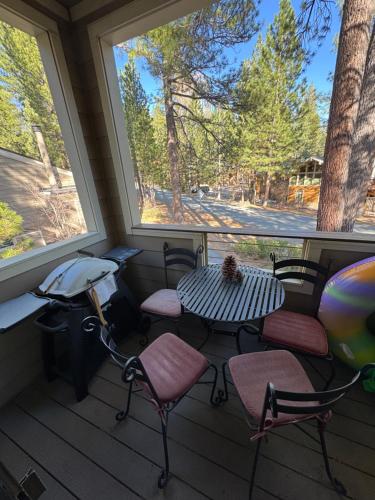 Spacious Condo walking distance to Hyatt and Beaches