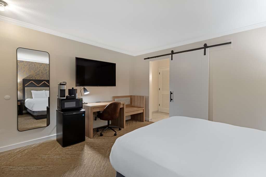 Best Western Plus Inn At The Vines - photo 22