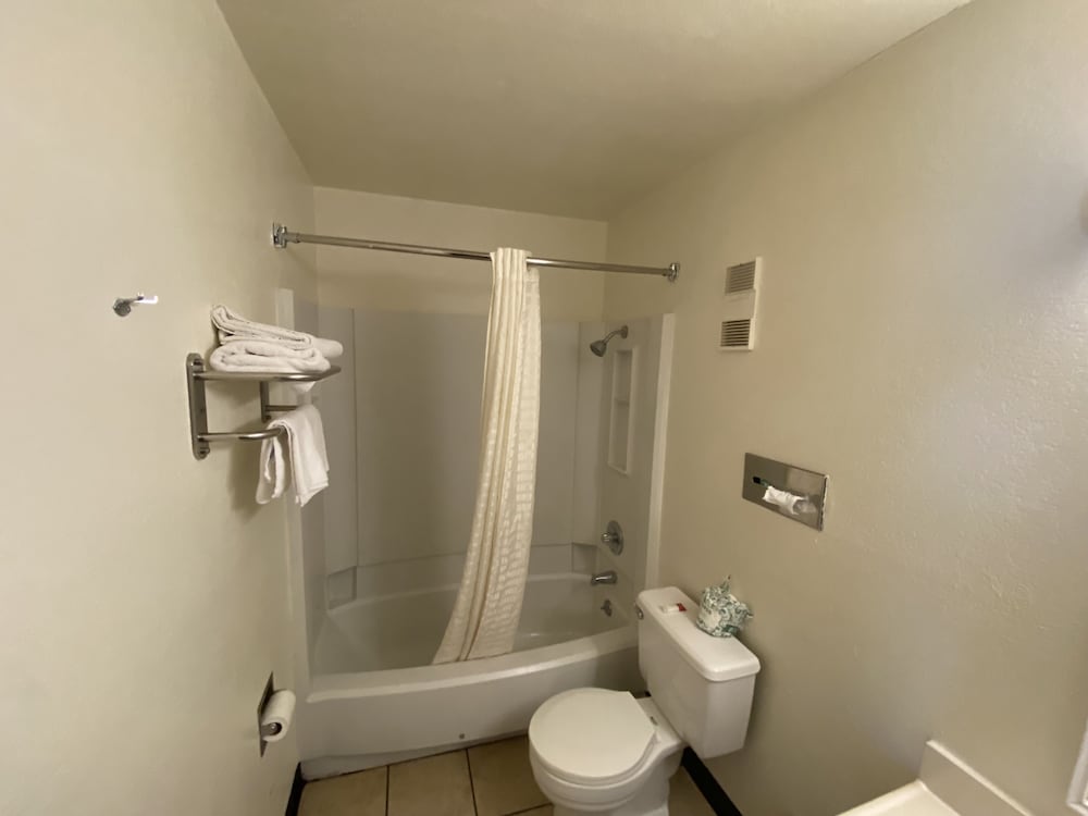 Simple Rewards Inn - photo 17