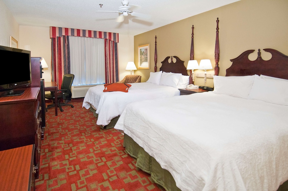 Hampton Inn Canton - photo 25