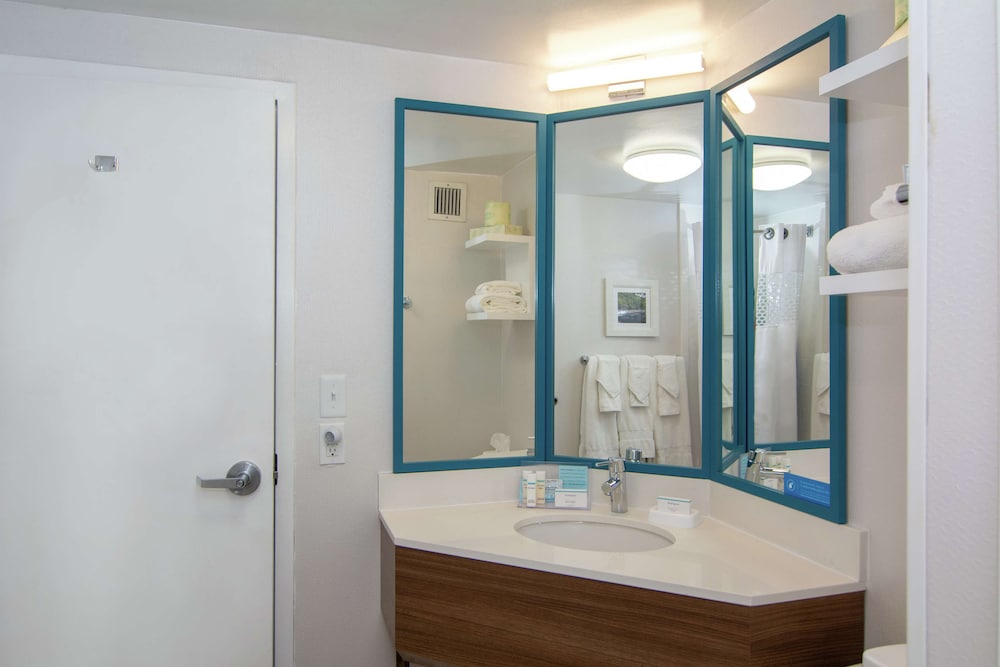 Hampton Inn Summersville - photo 24