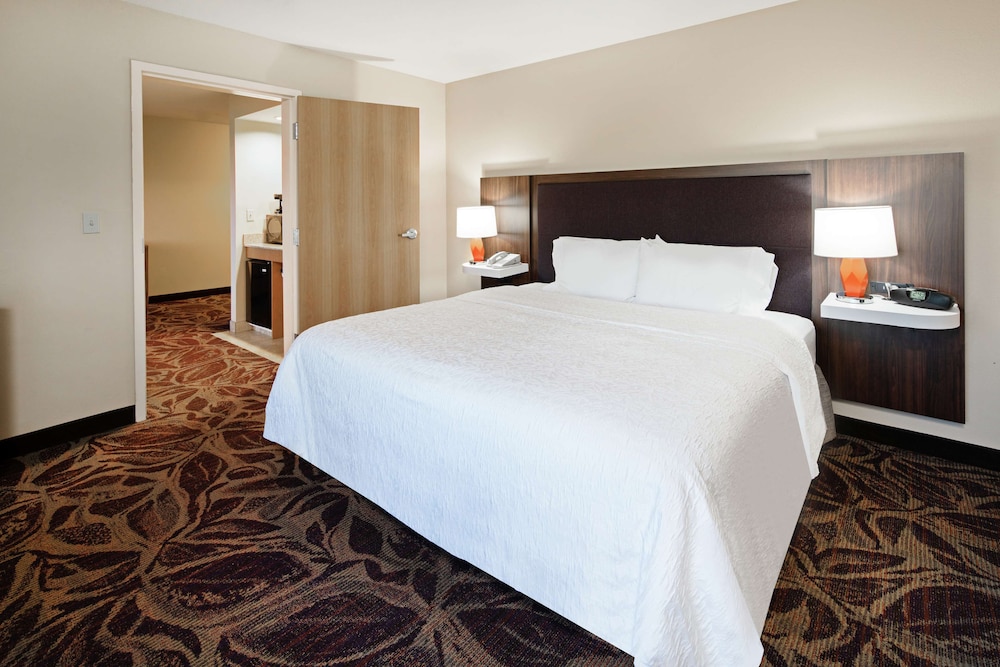 Hampton Inn & Suites Bremerton - photo 15