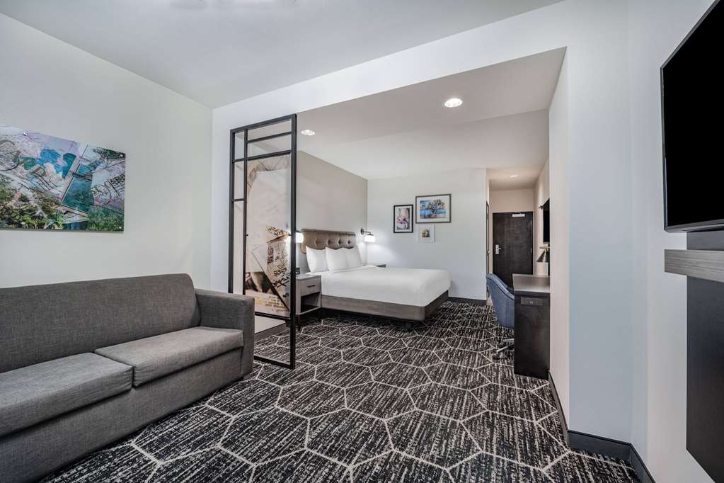 La Quinta Inn & Suites by Wyndham Yucaipa - photo 27