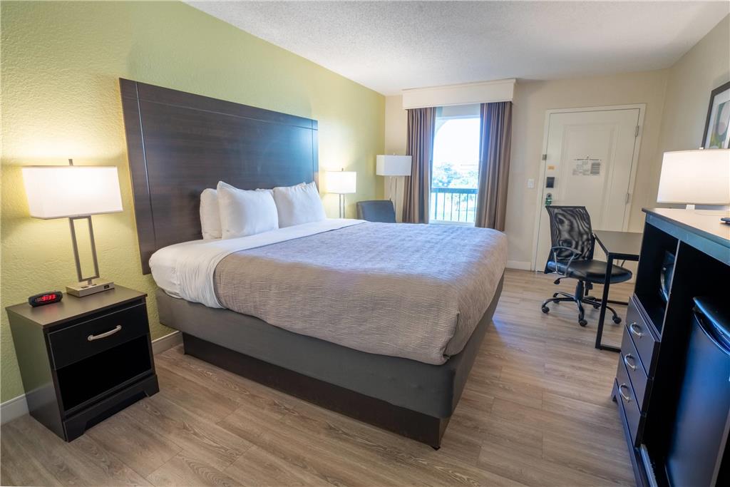 Quality Inn Palm Beach International Airport - photo 18