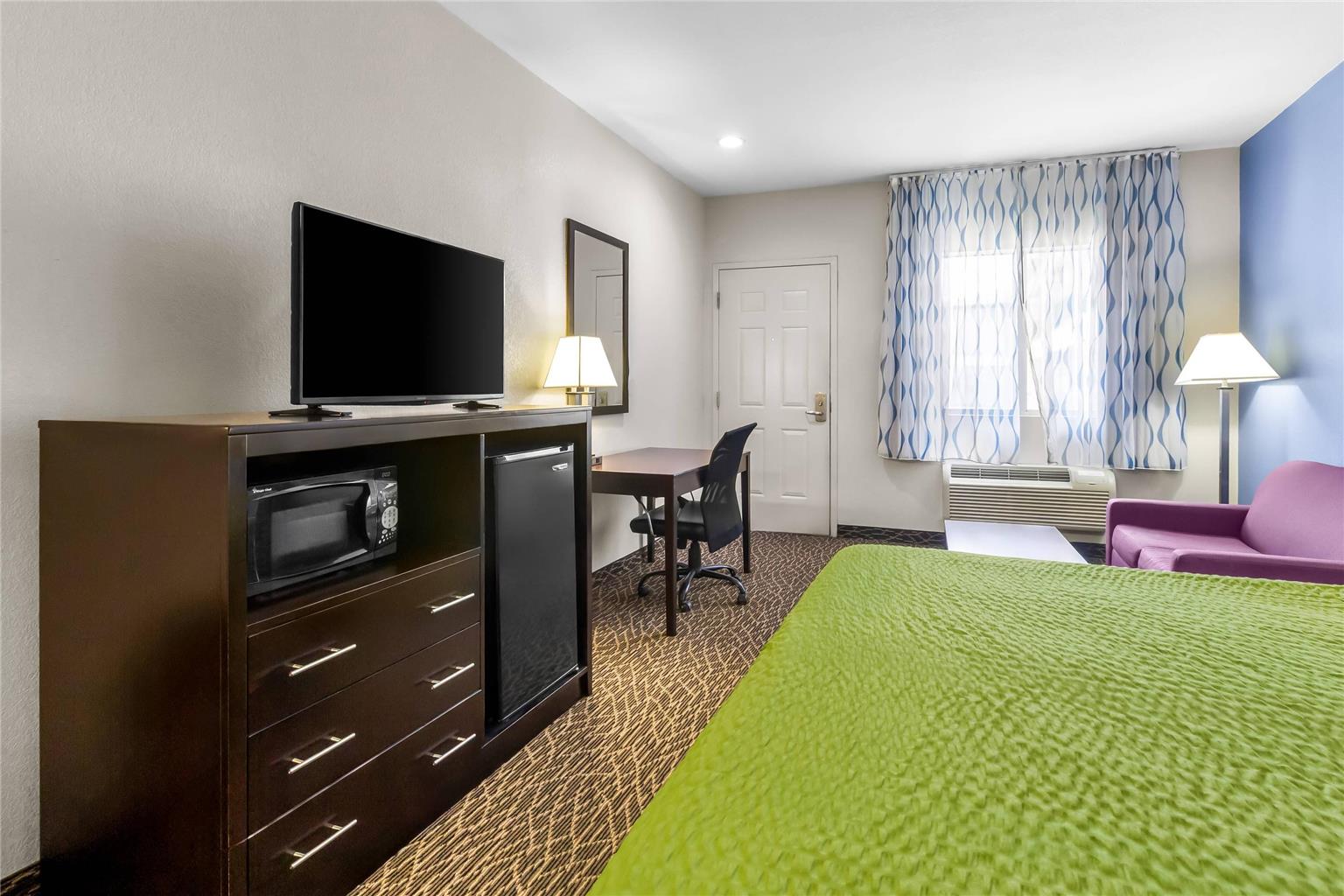 Econo Lodge Bryan TX - photo 11
