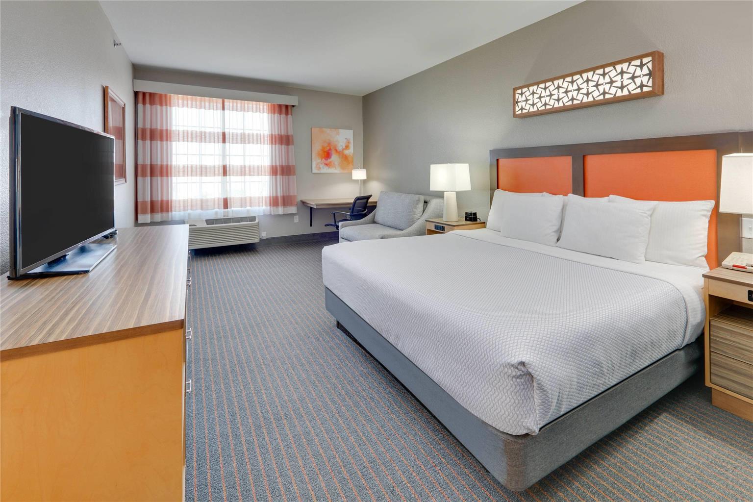 La Quinta Inn & Suites by Wyndham Dallas Love Field - photo 15