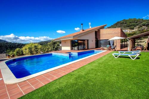Catalunya Casas Stunning modern villa and just half hour to Barcelona — 4-Star Luxury Hotel in Caldes De Montbui, Spain