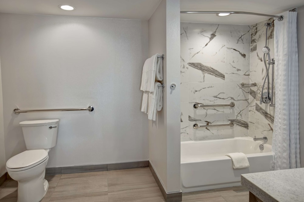 Embassy Suites by Hilton Oklahoma City Northwest - photo 42