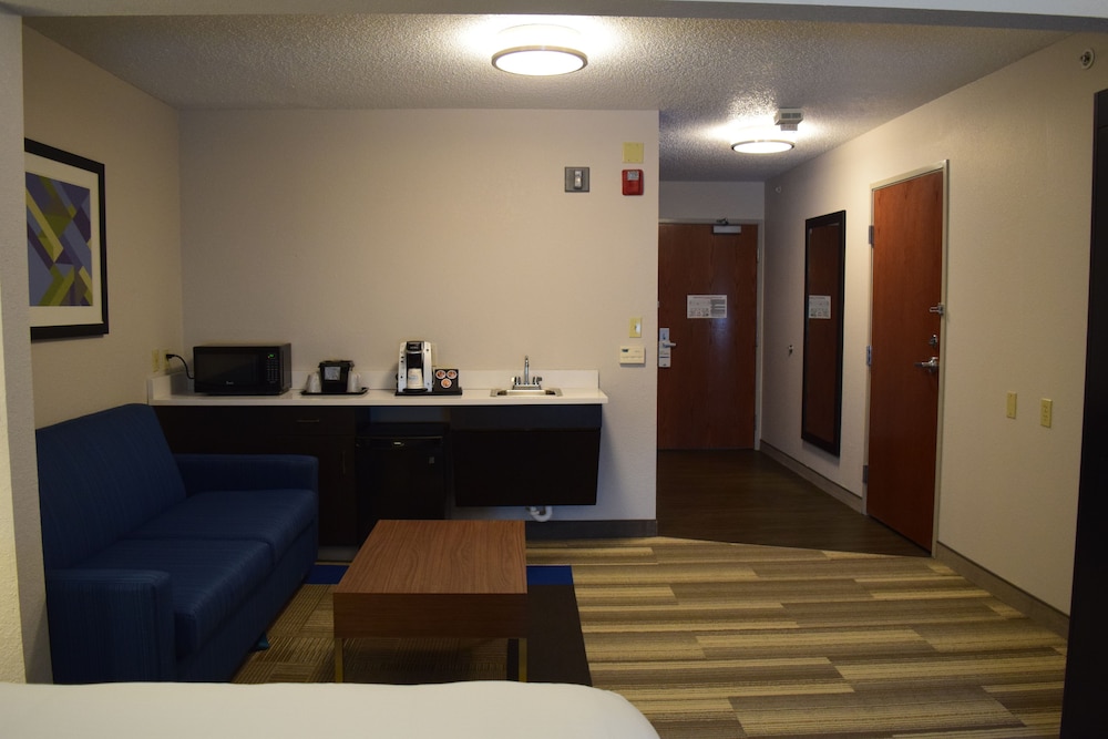 Holiday Inn Express Hotel & Suites Sparta by IHG - photo 7
