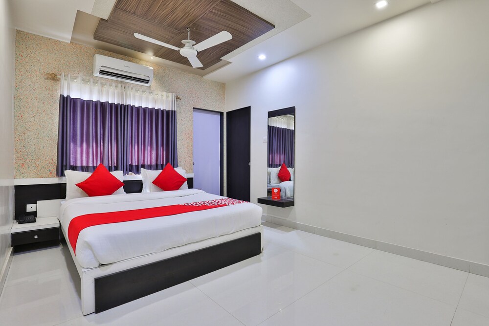 OYO 18807 Vrajbhoomi in Veraval, India