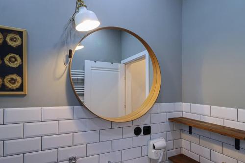 Chic Abanotubani Apt By Wehost