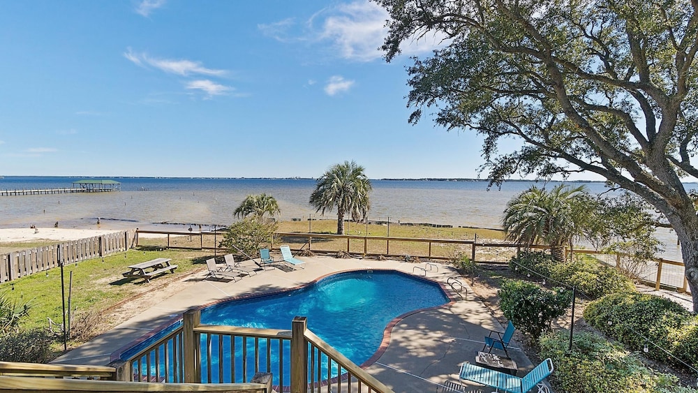 Flip Flop Bay House by Southern Vacation Rentals — 4-Star Luxury Hotel in Elberta, United States