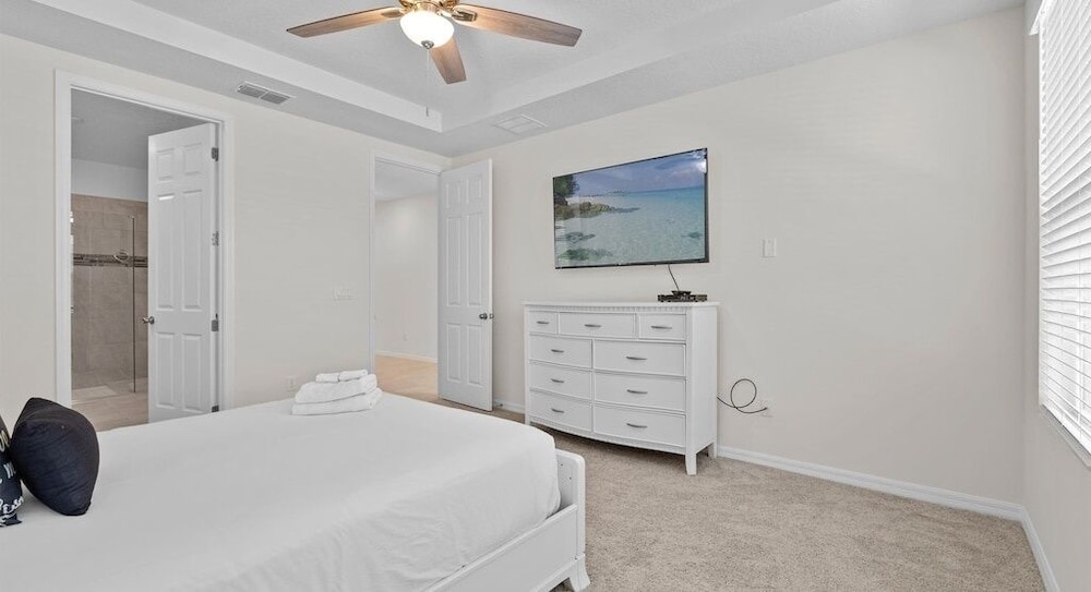 Lake View Solara Resort 6 Bed private Pool 6 Bedroom Home - photo 3